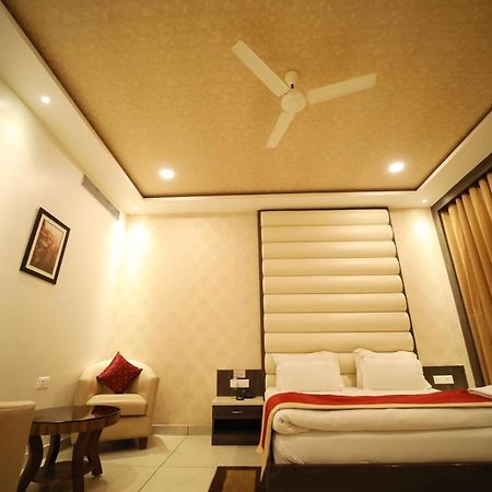 Hotel Panchsheel Ayodhya ภายนอก รูปภาพ