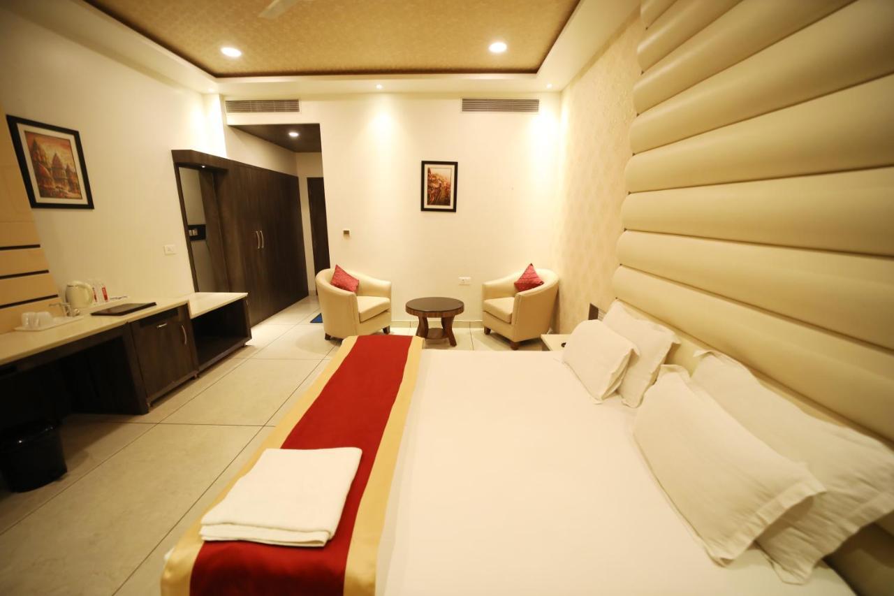 Hotel Panchsheel Ayodhya ภายนอก รูปภาพ