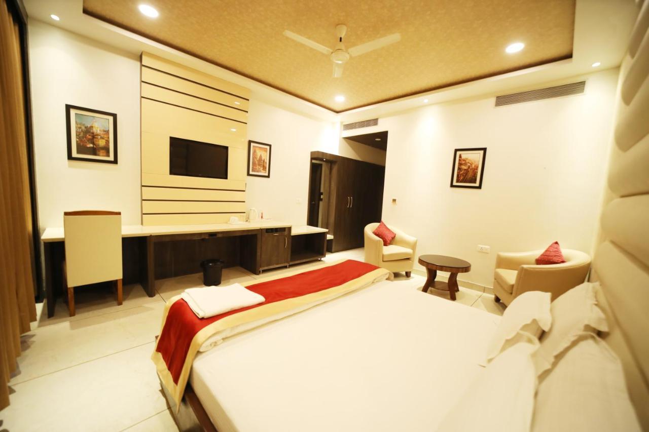 Hotel Panchsheel Ayodhya ภายนอก รูปภาพ