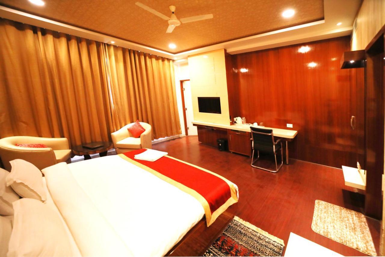 Hotel Panchsheel Ayodhya ภายนอก รูปภาพ