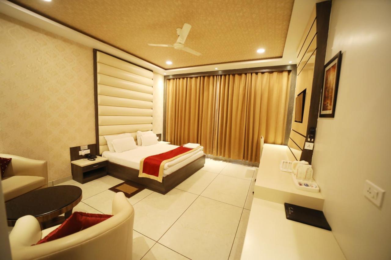 Hotel Panchsheel Ayodhya ภายนอก รูปภาพ