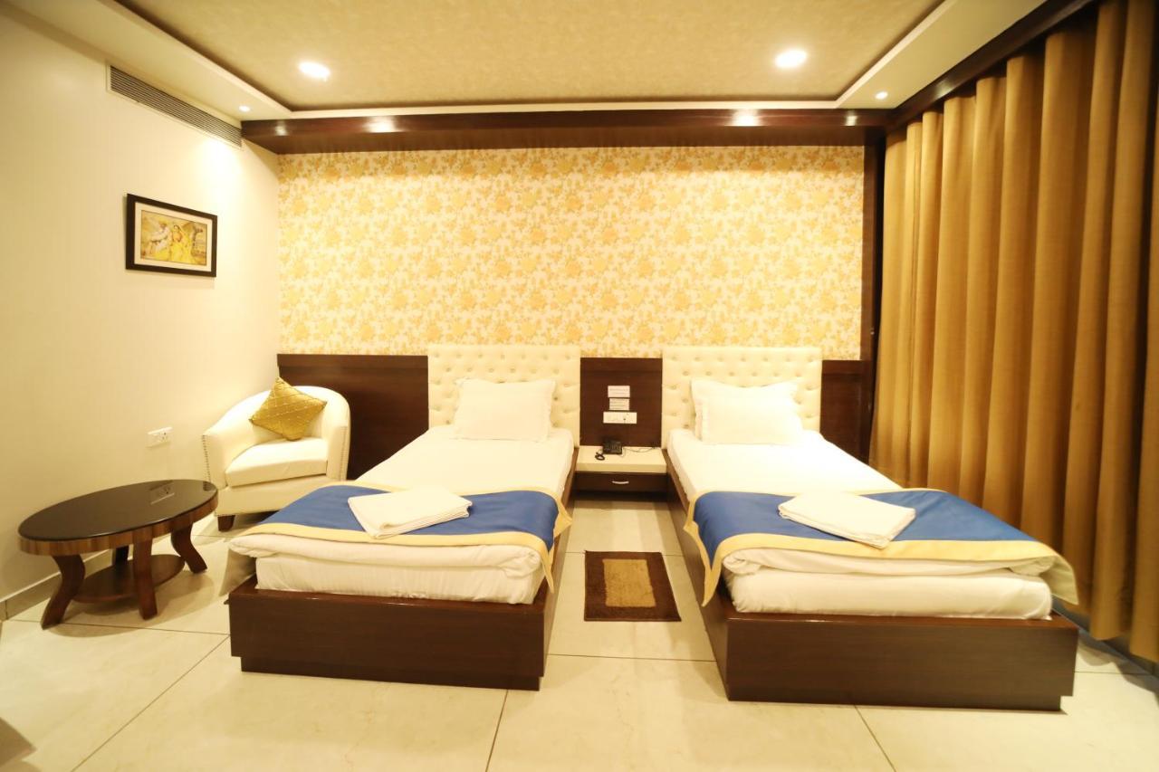 Hotel Panchsheel Ayodhya ภายนอก รูปภาพ