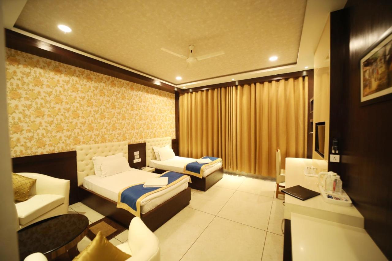 Hotel Panchsheel Ayodhya ภายนอก รูปภาพ