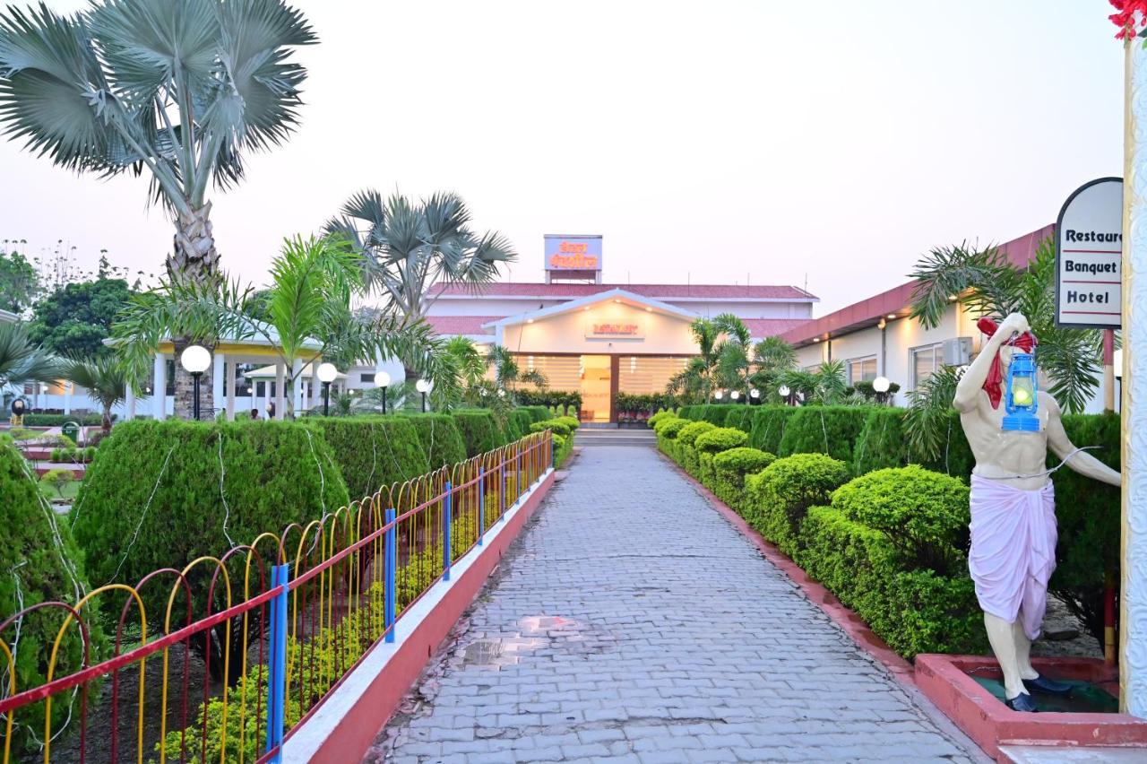 Hotel Panchsheel Ayodhya ภายนอก รูปภาพ