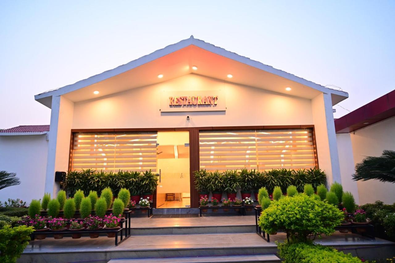 Hotel Panchsheel Ayodhya ภายนอก รูปภาพ